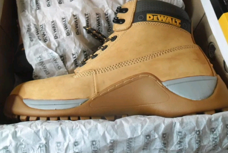 dewalt mason boots
